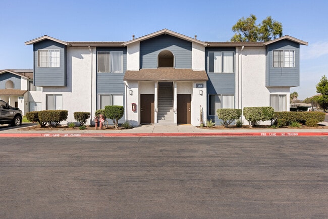 Mar at Chavez in San Diego, CA - Foto de edificio - Building Photo