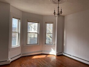 212 Boylston St-Unit -2 in Boston, MA - Foto de edificio - Building Photo