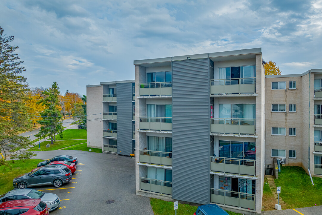 Park Towers in Guelph, ON - Building Photo