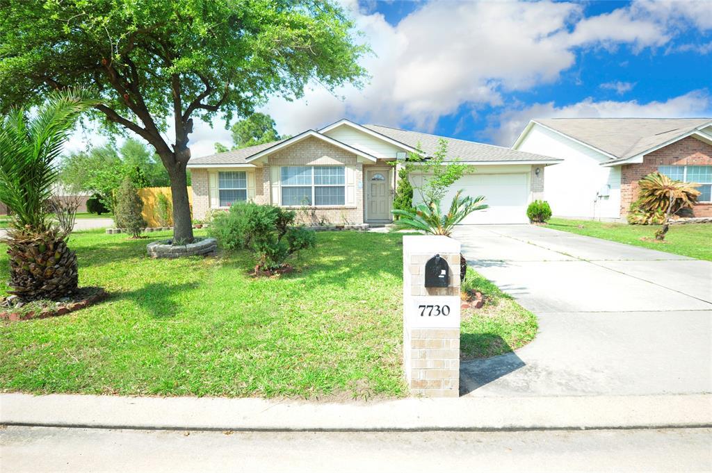 7730 Valley Elm Ln in Houston, TX - Building Photo