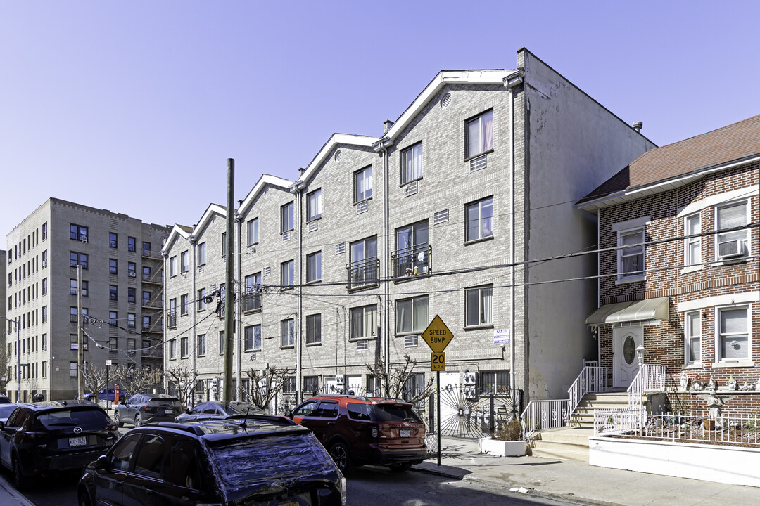 3241 Parkside Pl in Bronx, NY - Building Photo