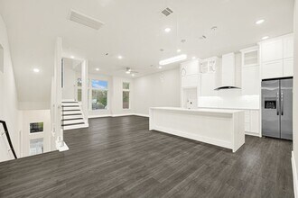 6713 St Augustine St in Houston, TX - Building Photo - Building Photo