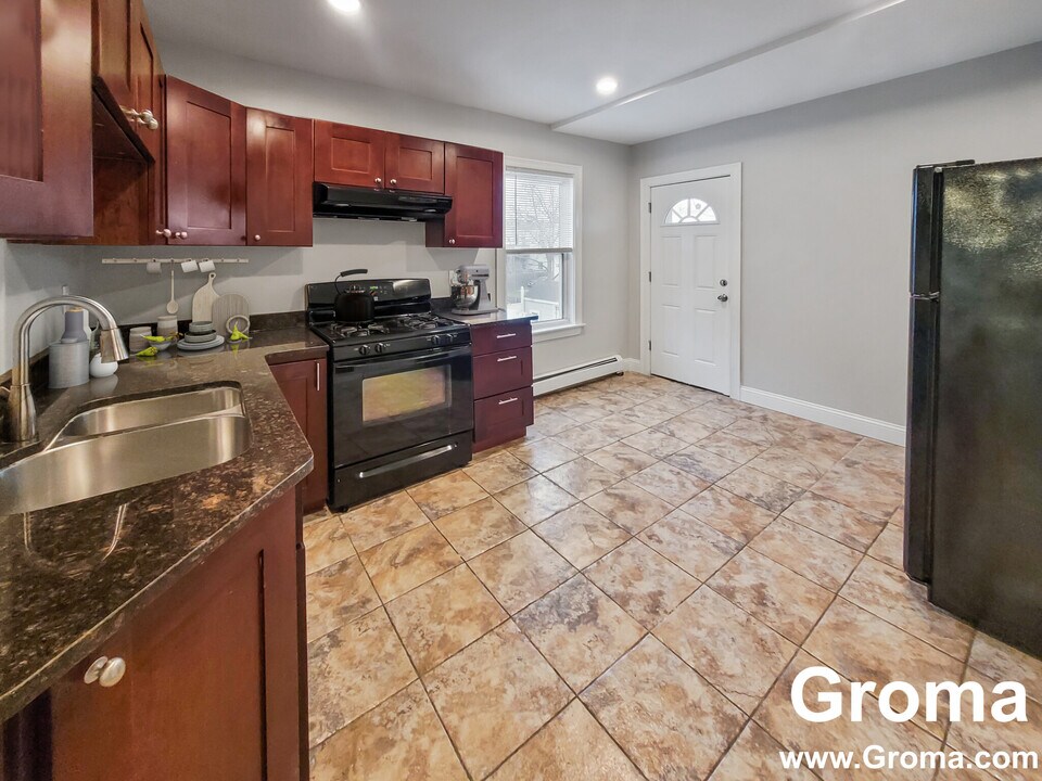44 Fenton St in Boston, MA - Building Photo
