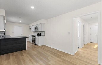 602 SE Brentwood Dr in Lee's Summit, MO - Building Photo - Building Photo