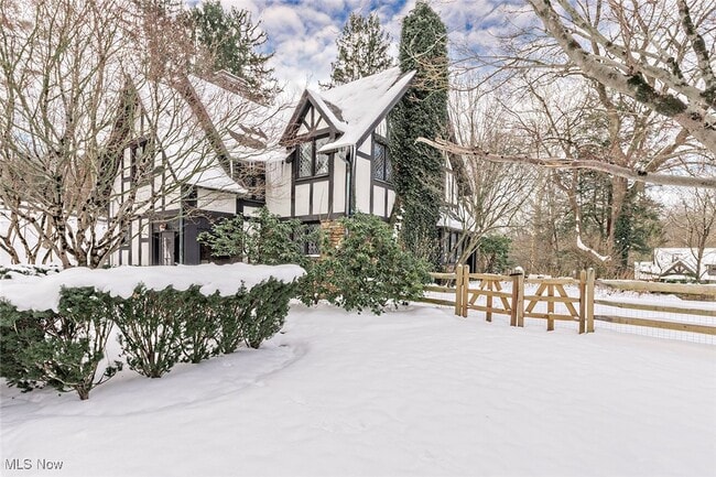 7020 S Woodland Rd in Chagrin Falls, OH - Building Photo - Building Photo