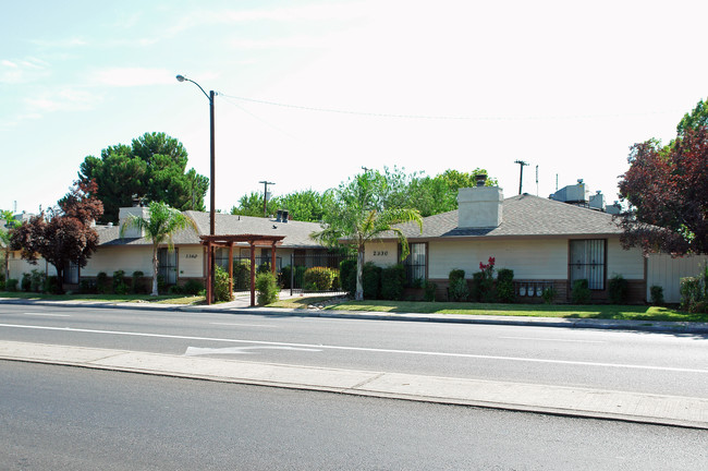 2330-2340 N 1st St in Fresno, CA - Building Photo - Building Photo