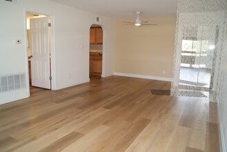 3825 E Camelback Rd, Unit 248 in Phoenix, AZ - Building Photo - Building Photo