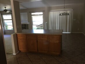 1568 Lamplight Village Ln in Las Vegas, NV - Foto de edificio - Building Photo