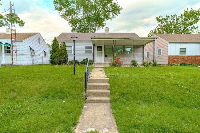 property at 409 S 15th St