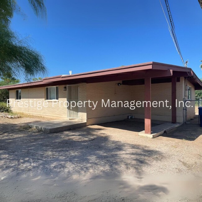 2631 N Fair Oaks Ave in Tucson, AZ - Building Photo - Building Photo