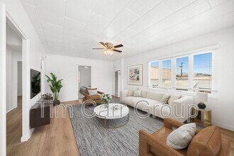 123 E 18th St in Costa Mesa, CA - Foto de edificio - Building Photo