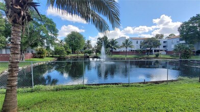 6095 W 18th Ave in Hialeah, FL - Foto de edificio - Building Photo