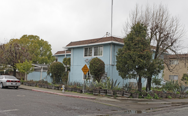 667-673 S Freeway Dr in Napa, CA - Foto de edificio - Building Photo