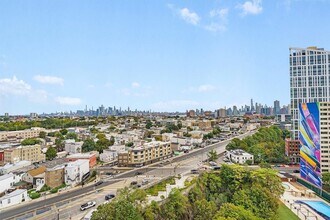 201 St Pauls Ave, Unit 17T in Jersey City, NJ - Building Photo - Building Photo