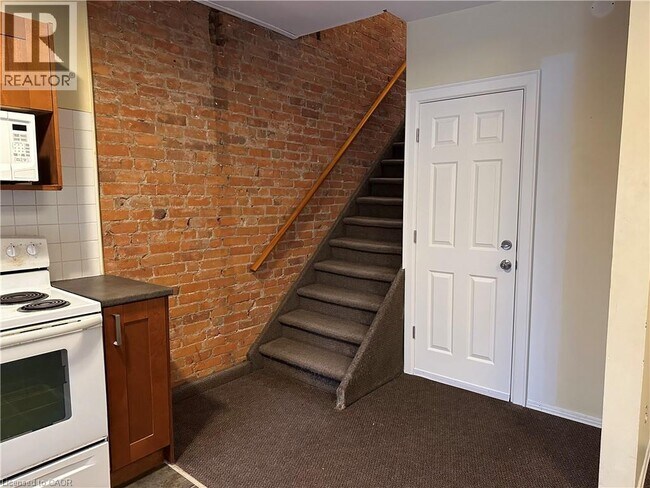 196 Hatt St in Hamilton, ON - Building Photo - Building Photo