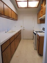 1986 W Roby Ave in Porterville, CA - Building Photo - Building Photo