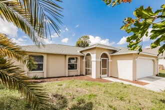 16 NE 20th Ct in Cape Coral, FL - Building Photo - Building Photo