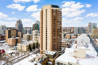 The Estate in Calgary, AB - Building Photo - Building Photo