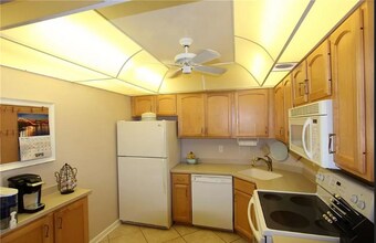 320 Seaview Ct, Unit 1208 in Marco Island, FL - Foto de edificio - Building Photo