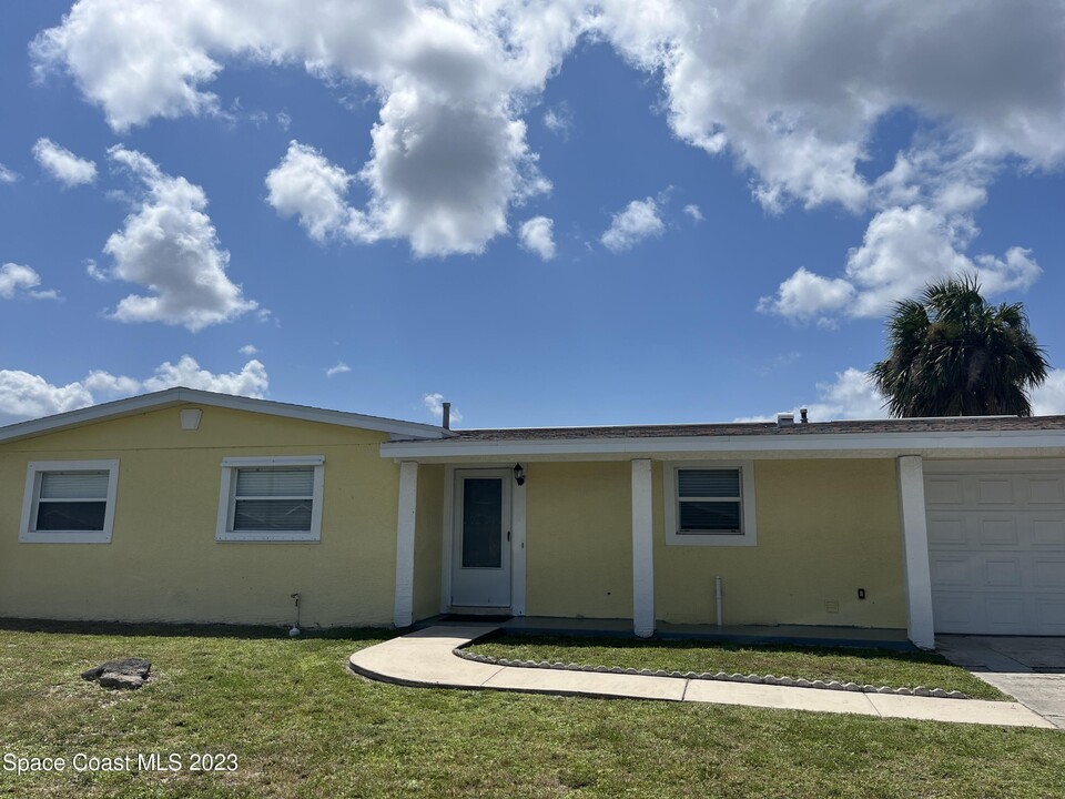 1135 Montego Bay Dr N in Merritt Island, FL - Building Photo