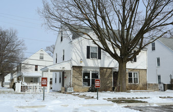 Woodcliff Condominiums in Whitehall, OH - Building Photo - Building Photo