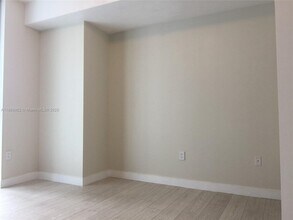 79 SW 12th St, Unit 1406 in Miami, FL - Building Photo - Building Photo