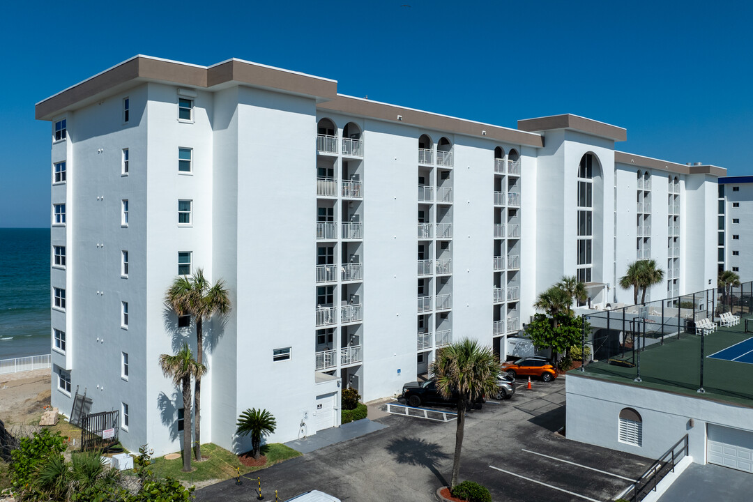 White Surf Condominium in Daytona Beach Shores, FL - Building Photo