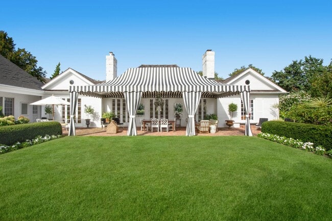 171 Wyandanch Ln in Southampton, NY - Building Photo - Building Photo