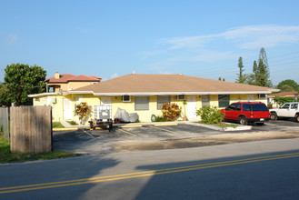 1630 N Dixie Hwy in Fort Lauderdale, FL - Building Photo - Building Photo