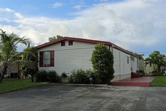 Holiday Ranch/Happy Landing MHP in West Palm Beach, FL - Building Photo - Building Photo