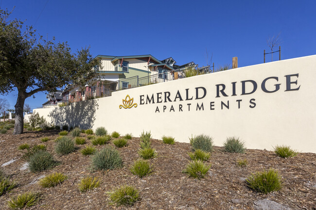 Emerald Ridge Apartments in Atascadero, CA - Building Photo - Building Photo