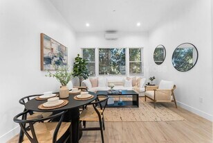 6730 Mohawk St in San Diego, CA - Building Photo