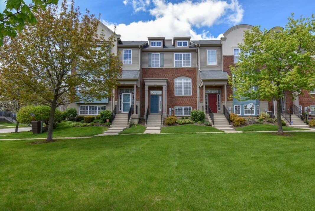 228 Station Park Cir in Grayslake, IL - Building Photo