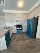 70 Knotsberry Cir in Brampton, ON - Building Photo - Building Photo