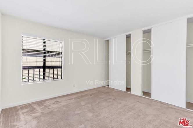 15207 Magnolia Blvd in Los Angeles, CA - Building Photo