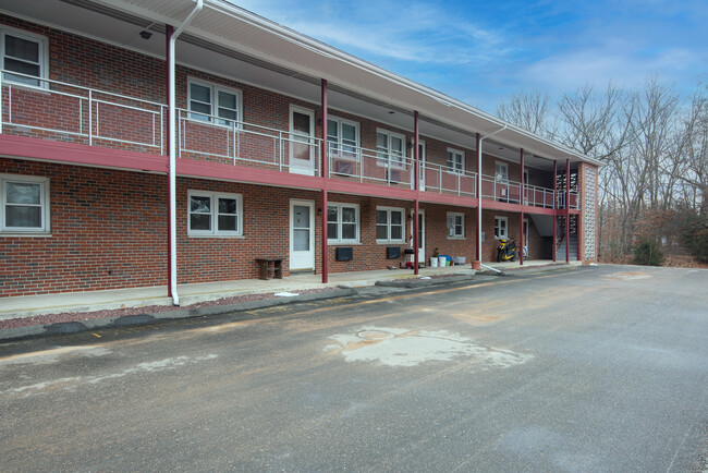 Liberty Brook Estates in Clinton, CT - Building Photo - Primary Photo