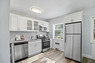 Eagle Rock Apartments at Huntington Station in Huntington Station, NY - Foto de edificio - Building Photo