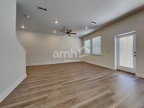 6689 Atlantic Bch Ave in Wesley Chapel, FL - Building Photo - Building Photo