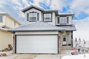 68 Tarington Green NE in Calgary, AB - Building Photo