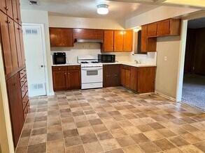 916 Manhattan Dr in Denton, TX - Building Photo - Building Photo