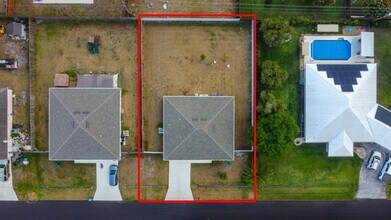 826 SW Juliet Ave in Port St. Lucie, FL - Building Photo - Building Photo