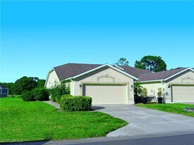 5390 Whitten Dr in Naples, FL - Building Photo