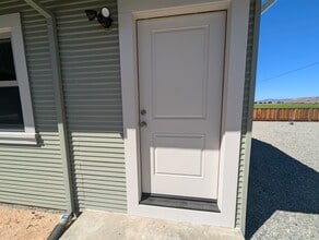 211 Freitas Rd in Hollister, CA - Foto de edificio - Building Photo