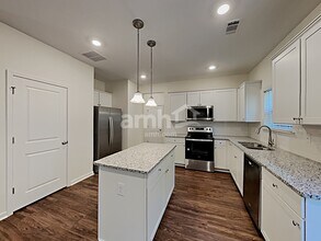 81 Cheatham Hill Ln in Dallas, GA - Foto de edificio - Building Photo