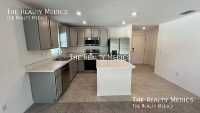 186 Hurtig Ave NW in Palm Bay, FL - Foto de edificio - Building Photo