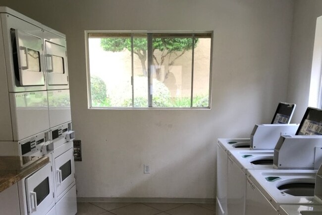 Mira Monte Apartments in Vista, CA - Building Photo - Building Photo