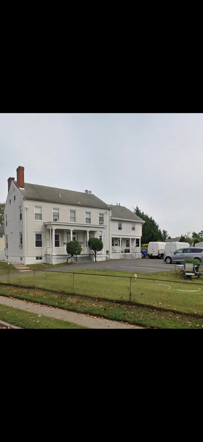 52 Marlborough Ave, Unit 3 in Middlesex, NJ - Foto de edificio - Building Photo
