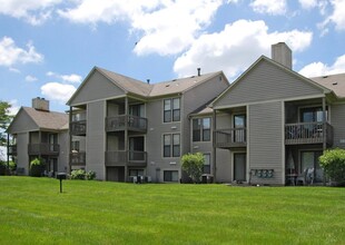 Highland Park in Reynoldsburg, OH - Foto de edificio - Building Photo