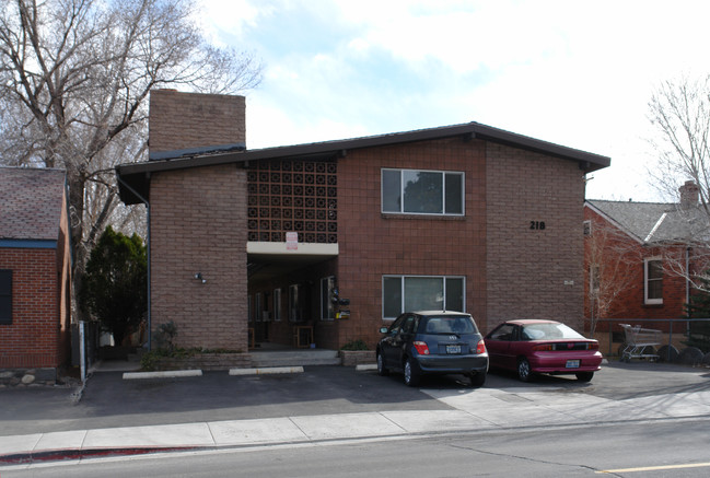 218 Mt Rose St in Reno, NV - Foto de edificio - Building Photo