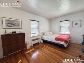 45 Beechcroft St, Unit 2 in Boston, MA - Foto de edificio - Building Photo